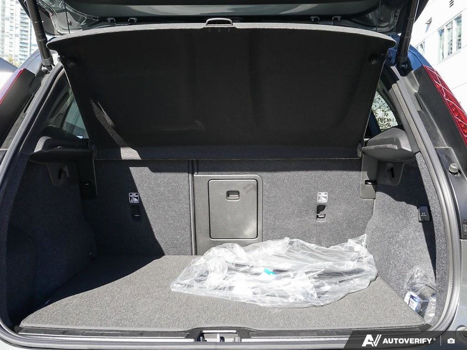 2026 Volvo XC40 Plus (Dark Theme)-11