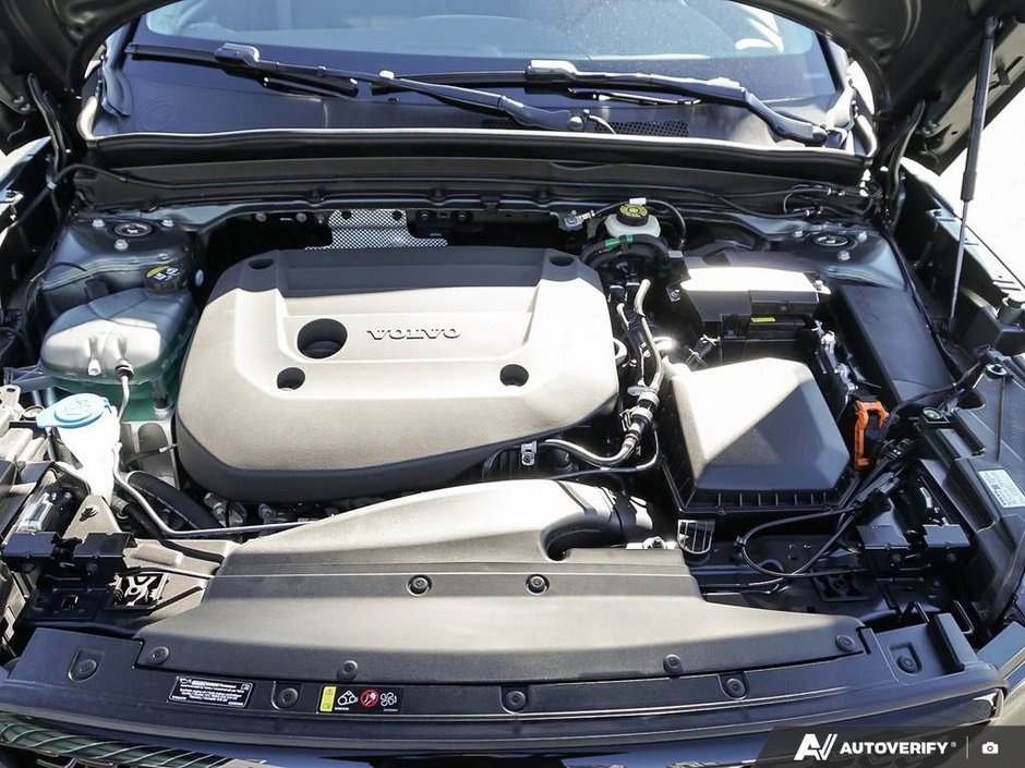 2026 Volvo XC40 Plus (Dark Theme)-7