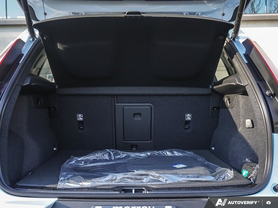 2026 Volvo XC40 Plus (Dark Theme)-11