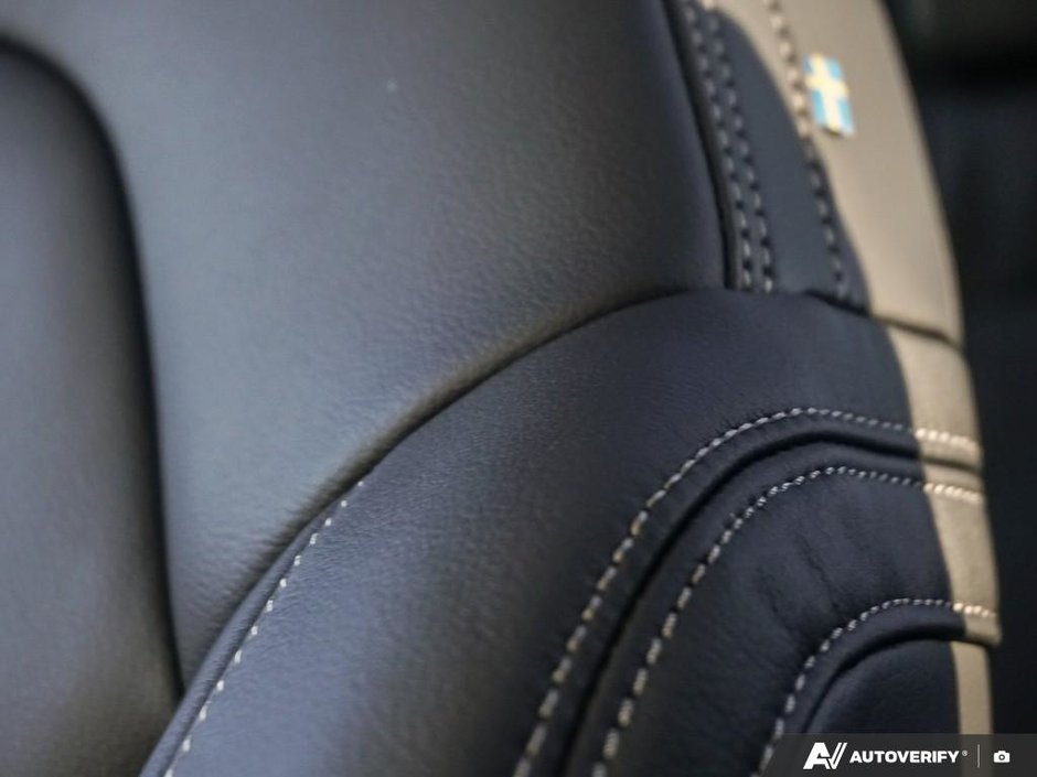 2026 Volvo XC40 Plus (Dark Theme)-25