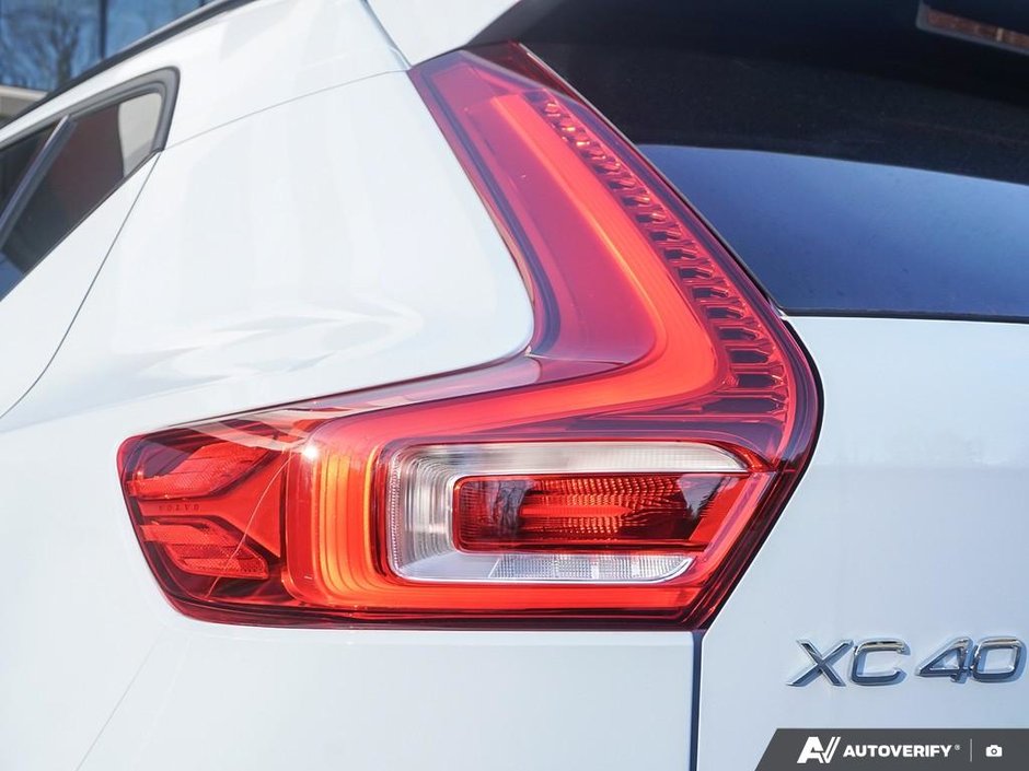 2026 Volvo XC40 Plus (Dark Theme)-10