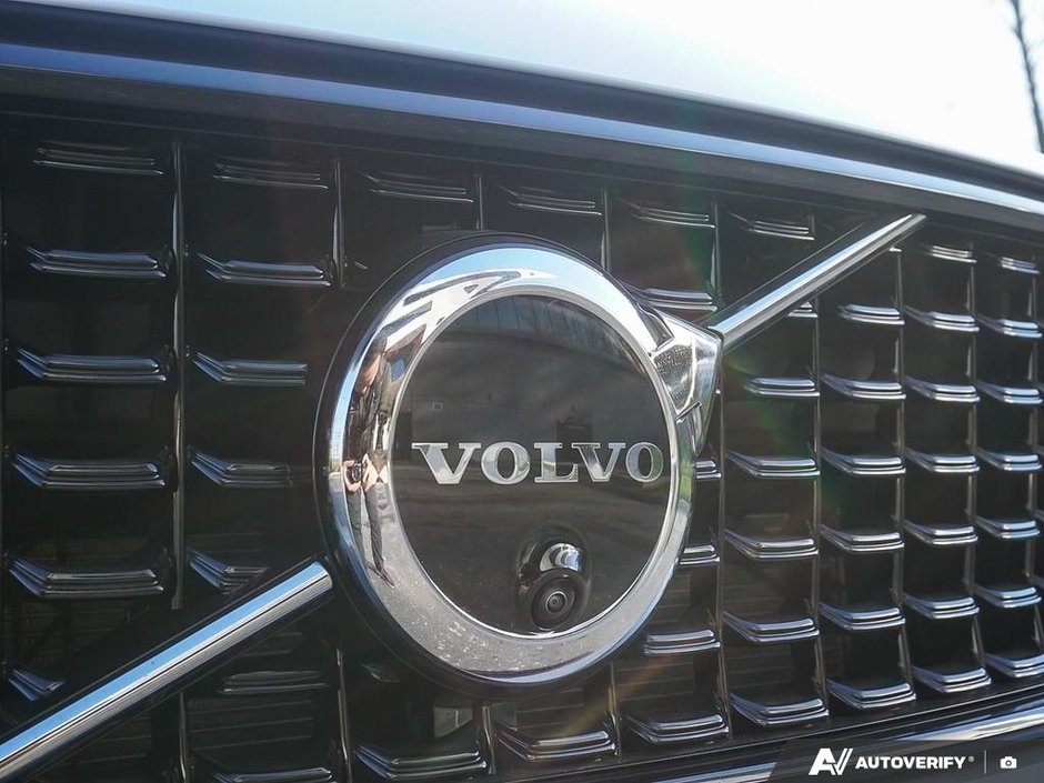 2026 Volvo XC40 Plus (Dark Theme)-8