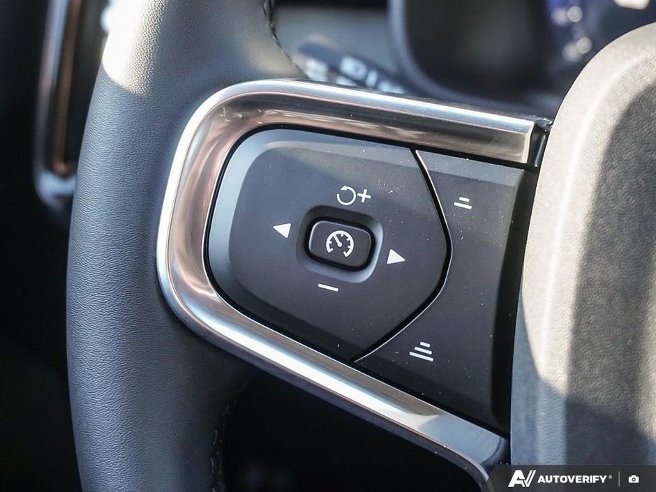 2026 Volvo XC40 Plus (Dark Theme)-19