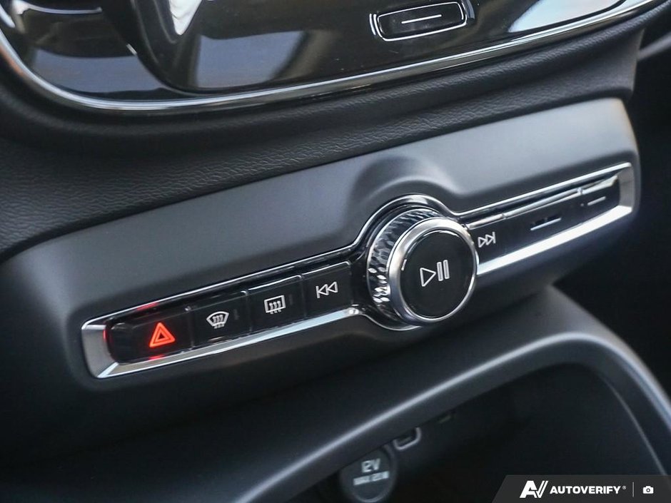 2026 Volvo XC40 Plus (Dark Theme)-21