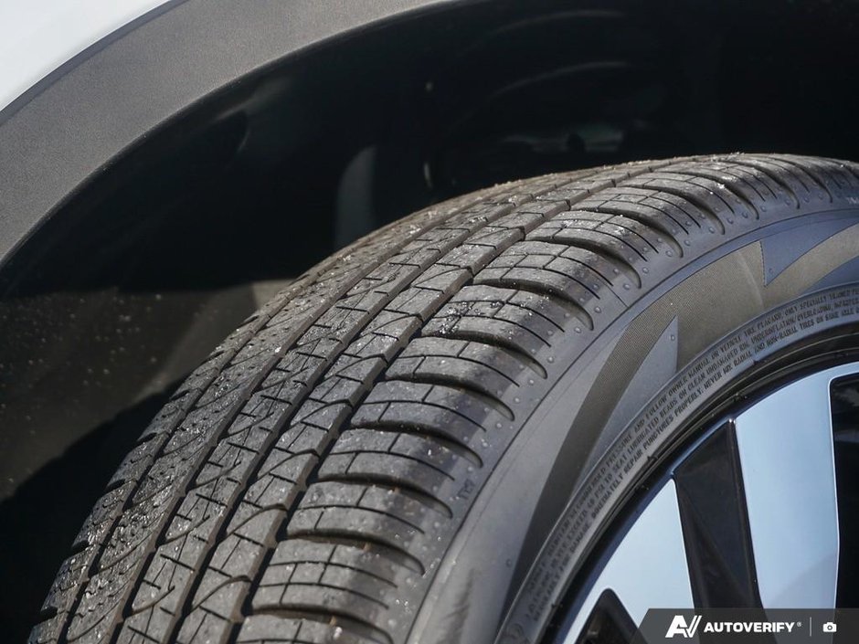 2026 Volvo XC40 Plus (Dark Theme)-6