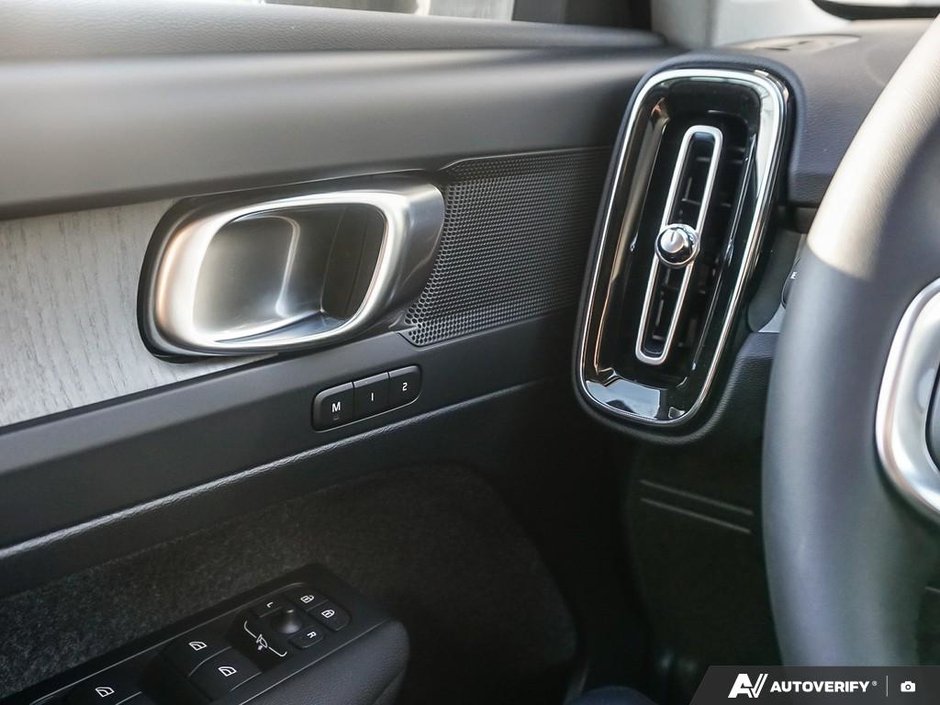 2026 Volvo XC40 Plus (Dark Theme)-20