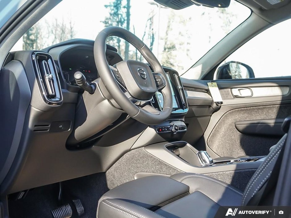2026 Volvo XC40 Plus (Dark Theme)-15