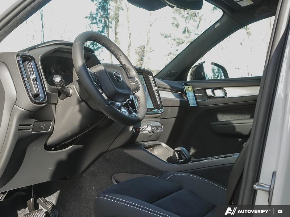 2026 Volvo XC40 Ultra Black Edition-15