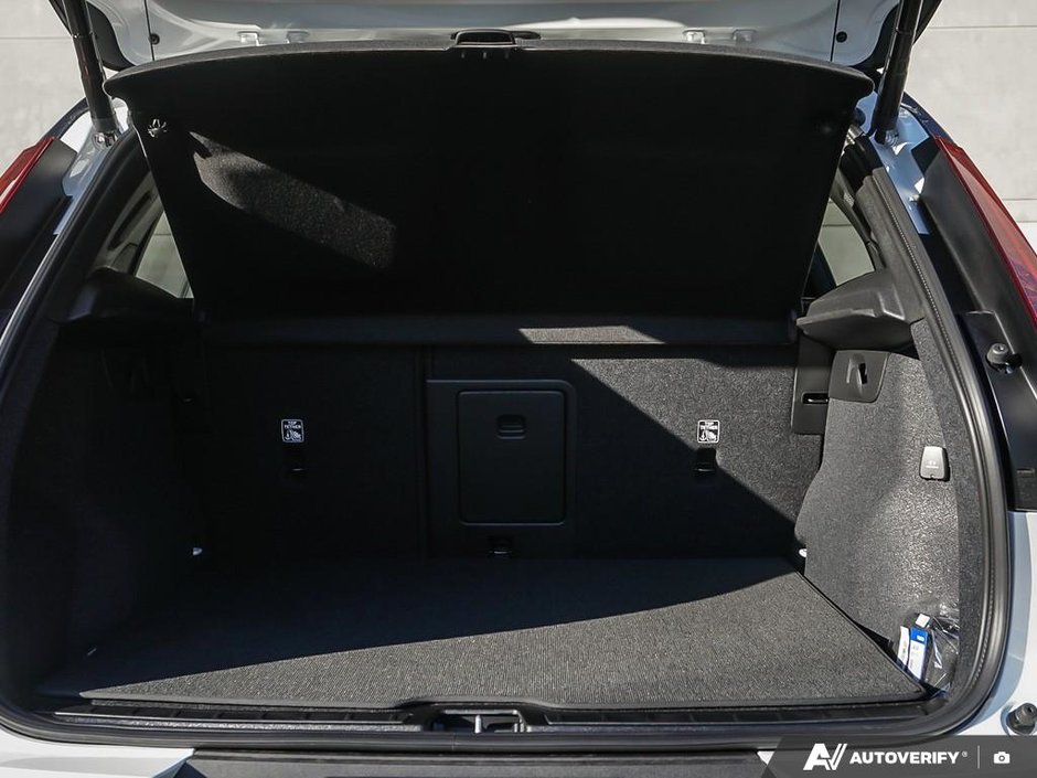 2026 Volvo XC40 Ultra Black Edition-11