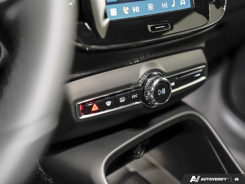 2026 Volvo XC40 Ultra Black Edition-19