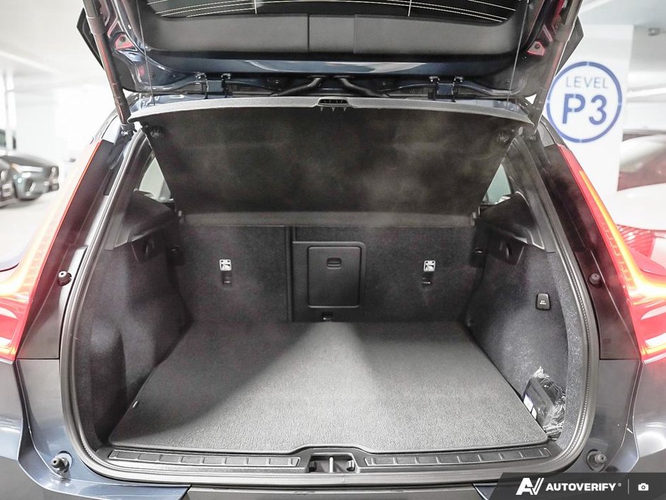 2026 Volvo XC40 Ultra Black Edition-10