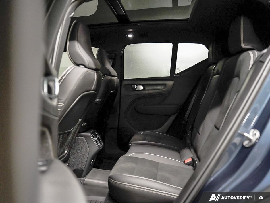 2026 Volvo XC40 Ultra Black Edition-23