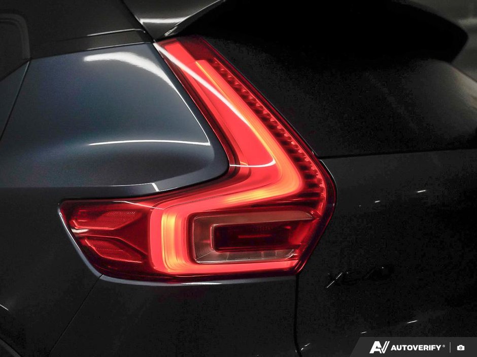2026 Volvo XC40 Ultra Black Edition-11