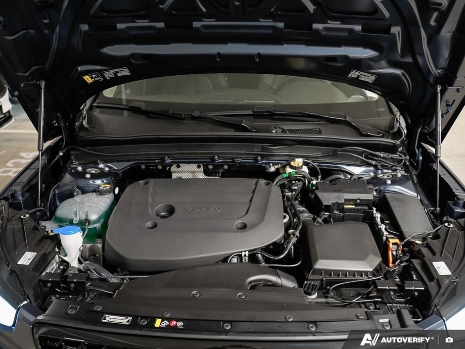 2026 Volvo XC40 Plus (Dark Theme)-7