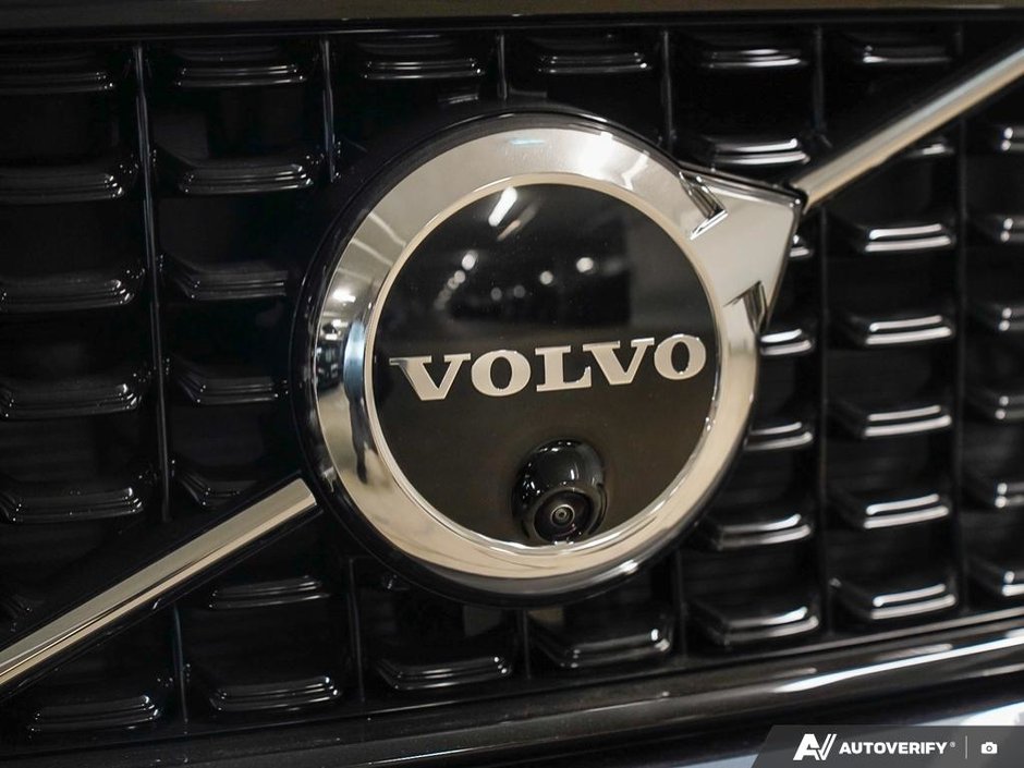 2026 Volvo XC40 Plus (Dark Theme)-8