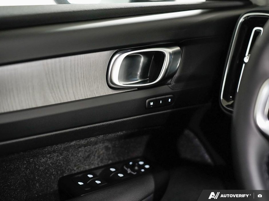 2026 Volvo XC40 Plus (Dark Theme)-16