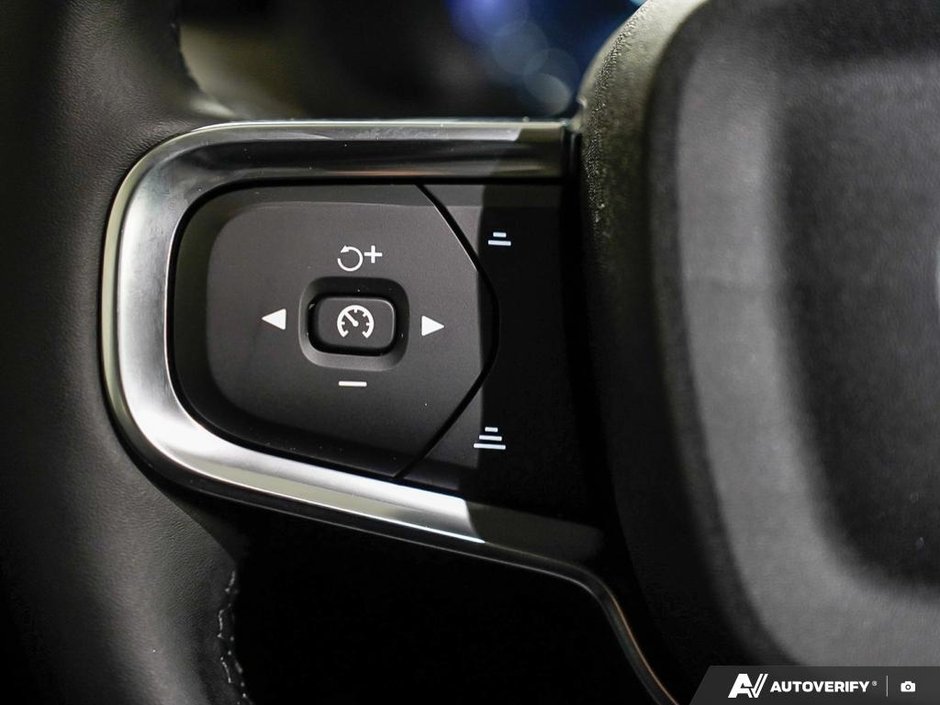 2026 Volvo XC40 Plus (Dark Theme)-17