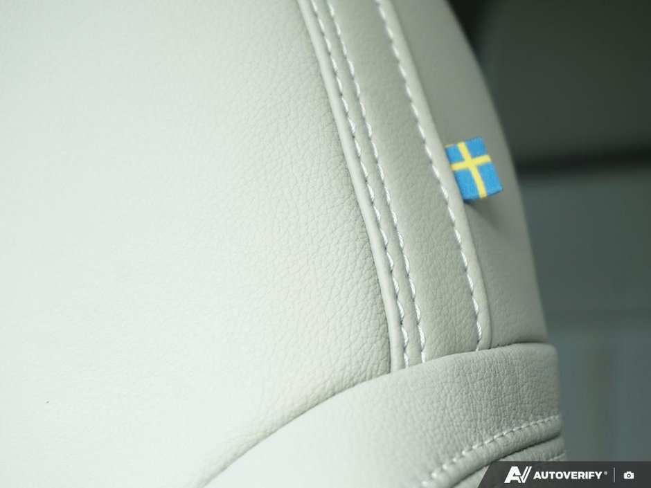 2026 Volvo XC40 Plus (Dark Theme)-25