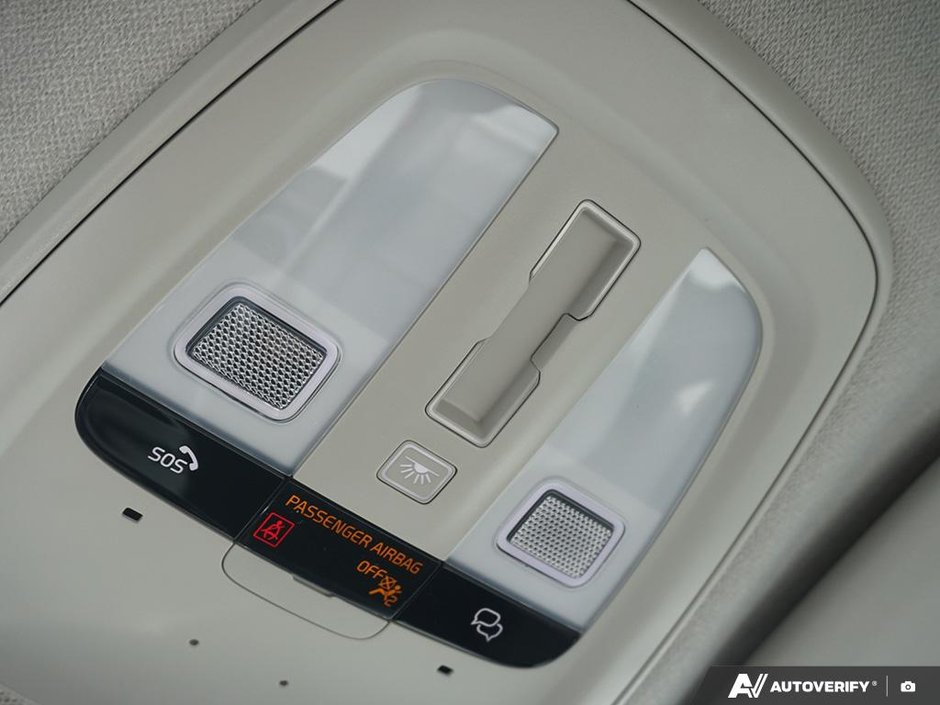 2026 Volvo XC40 Plus (Dark Theme)-24