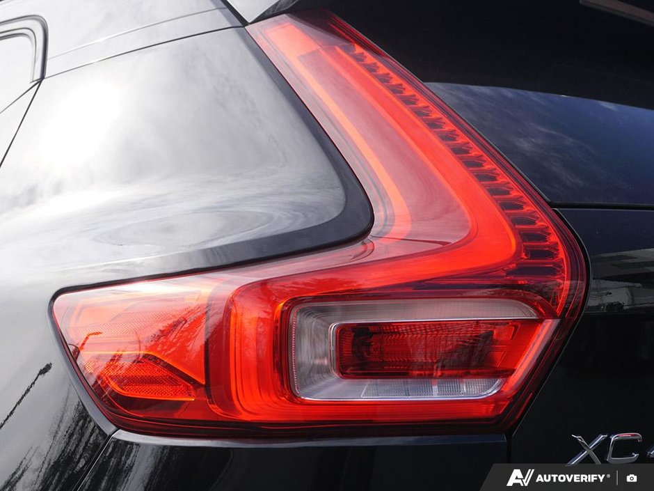 2026 Volvo XC40 Plus (Dark Theme)-10