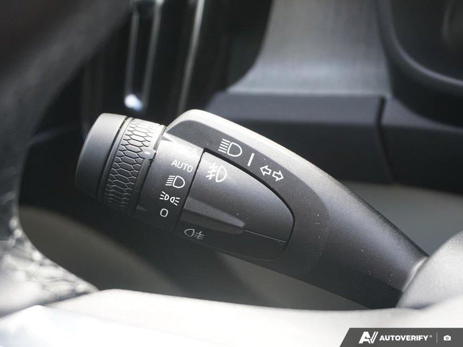 2026 Volvo XC40 Plus (Dark Theme)-18