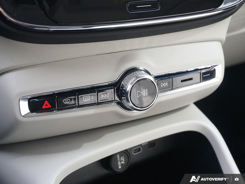 2026 Volvo XC40 Plus (Dark Theme)-21