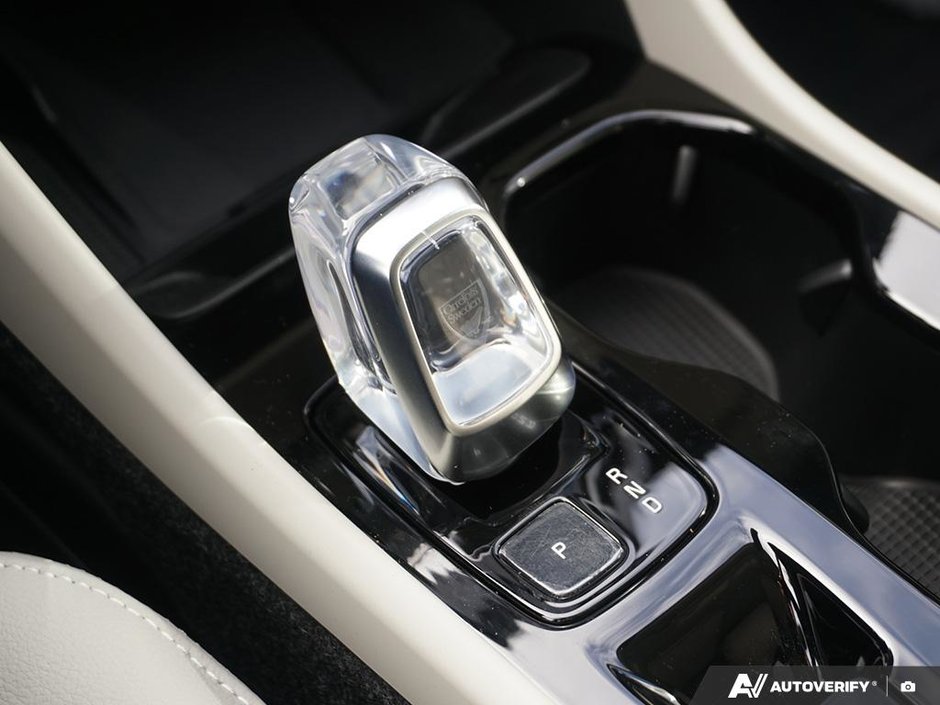 2026 Volvo XC40 Plus (Dark Theme)-22