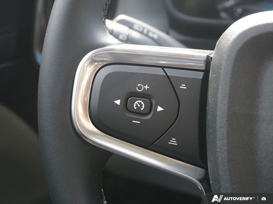 2026 Volvo XC40 Plus (Dark Theme)-19