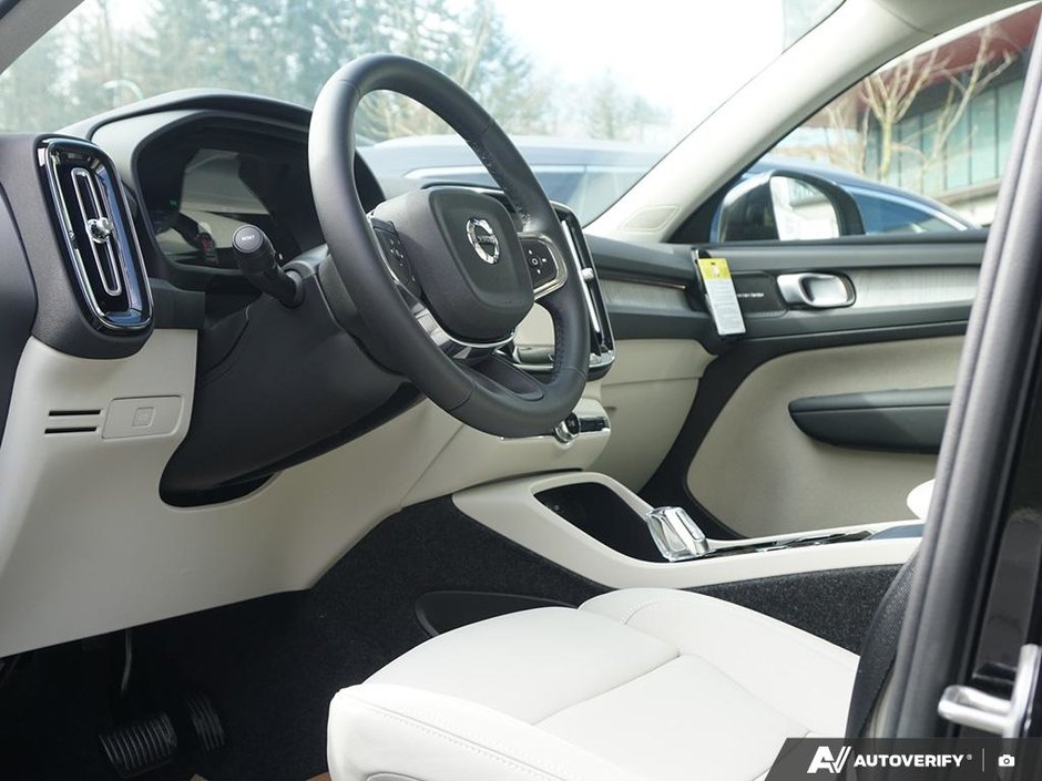 2026 Volvo XC40 Plus (Dark Theme)-15