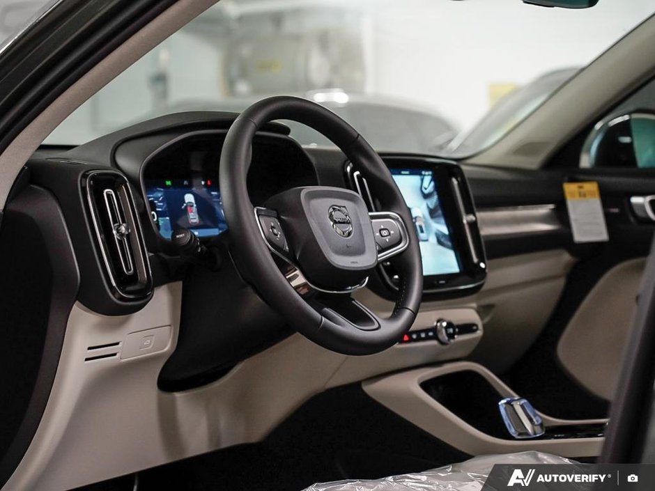 2026 Volvo XC40 Ultra (Dark Theme)-12