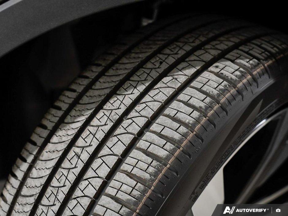 2026 Volvo XC40 Ultra (Dark Theme)-6