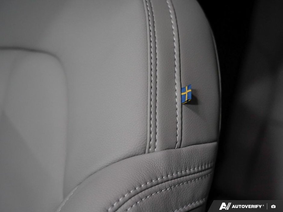 2026 Volvo XC40 Ultra (Dark Theme)-22