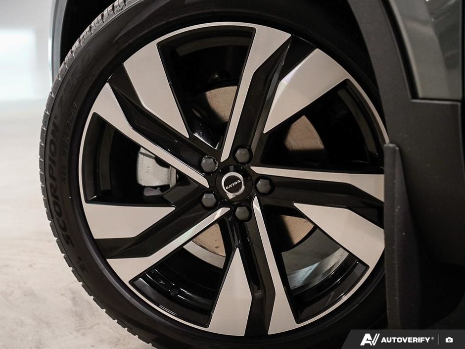 2026 Volvo XC40 Ultra (Dark Theme)-5