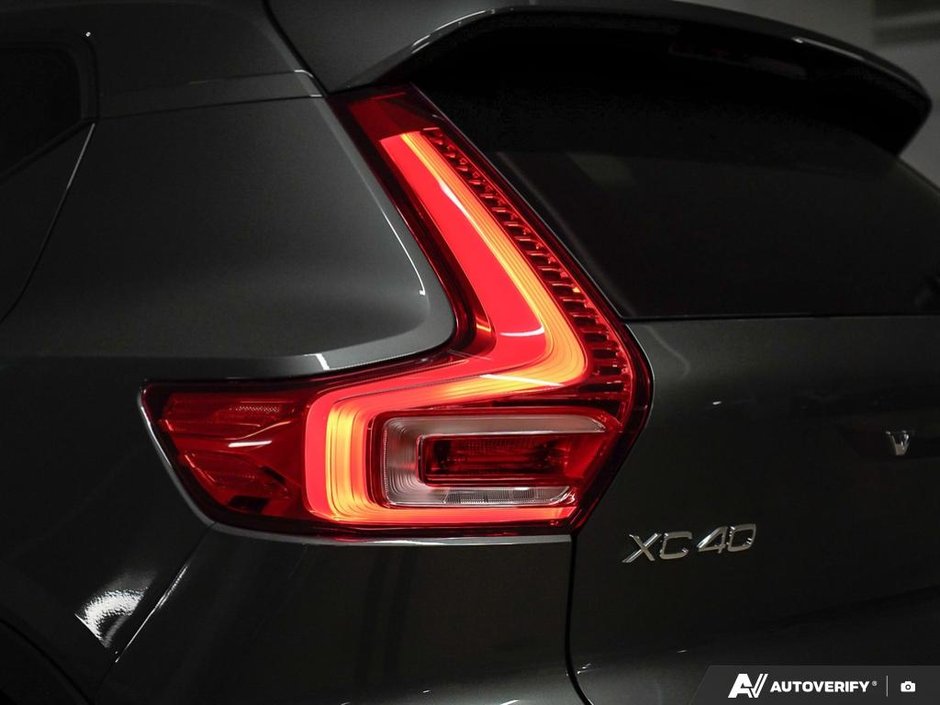 2026 Volvo XC40 Ultra (Dark Theme)-11