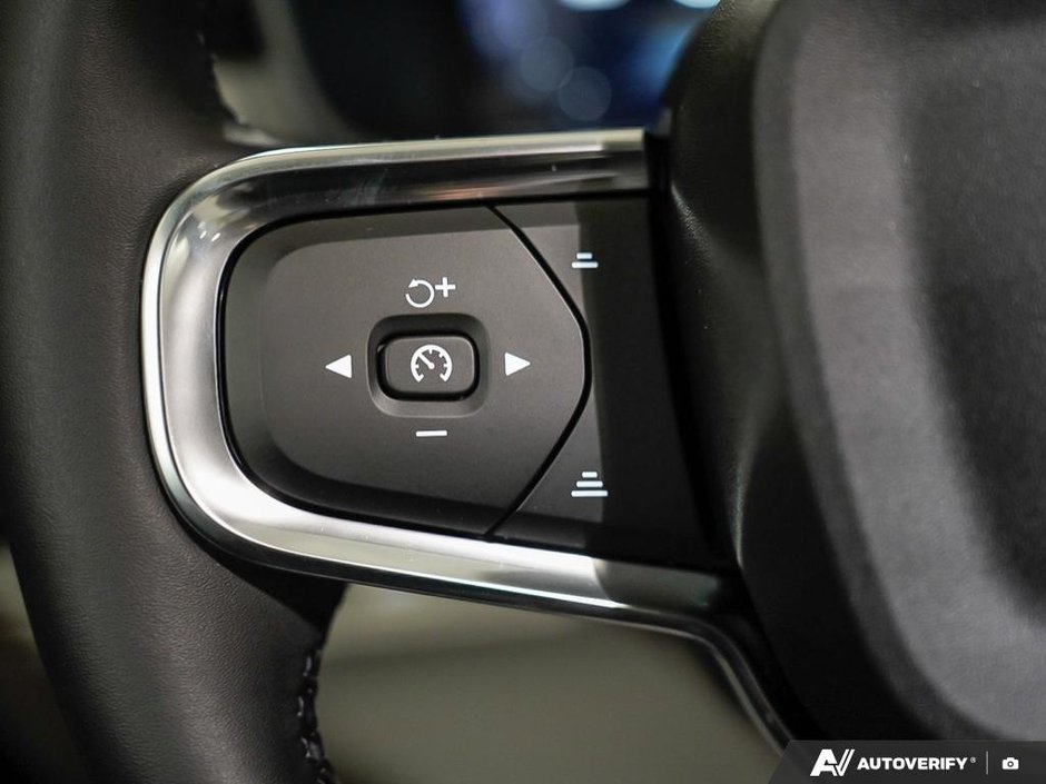 2026 Volvo XC40 Ultra (Dark Theme)-17