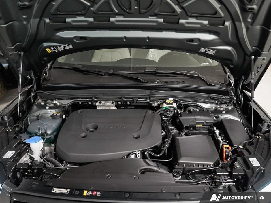 2026 Volvo XC40 Ultra (Dark Theme)-7