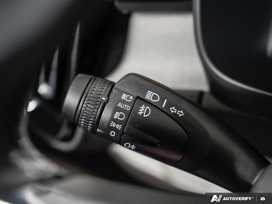 2026 Volvo XC40 Ultra (Dark Theme)-15