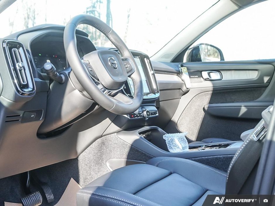 2026 Volvo XC40 Ultra (Dark Theme)-15
