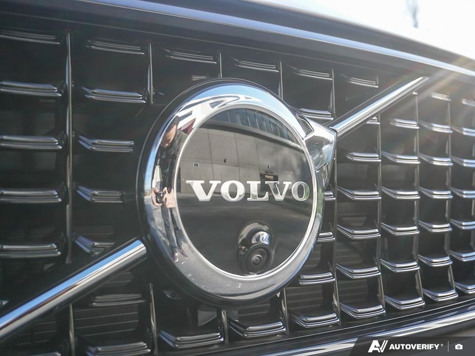 2026 Volvo XC40 Ultra (Dark Theme)-8