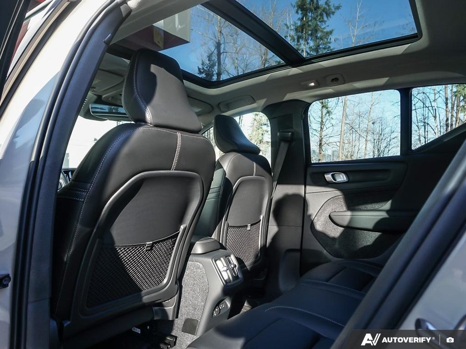 2026 Volvo XC40 Ultra (Dark Theme)-12