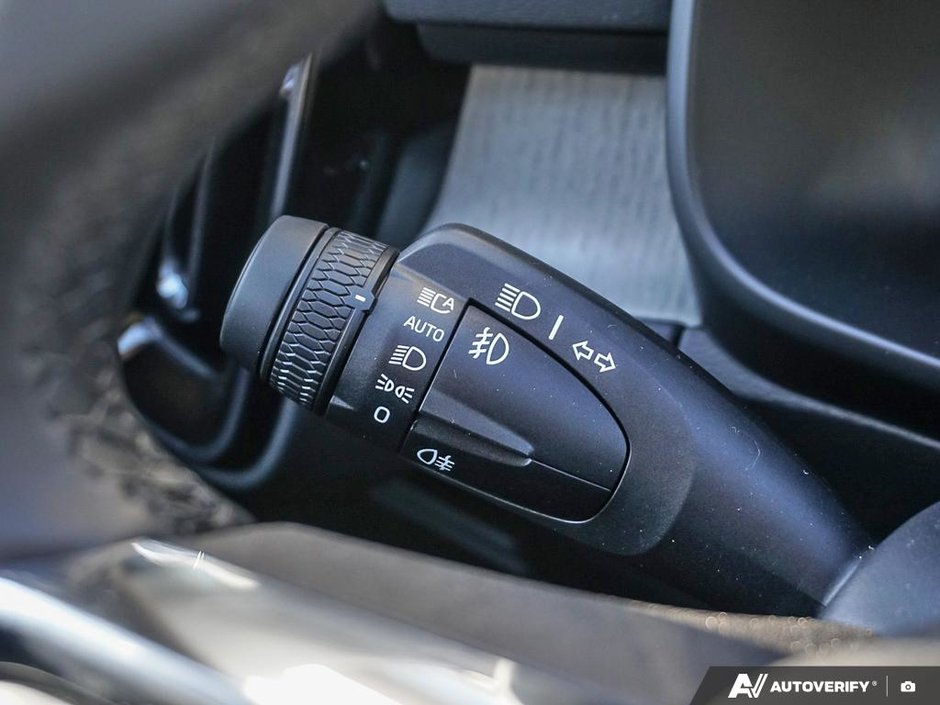 2026 Volvo XC40 Ultra (Dark Theme)-18