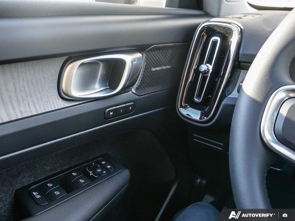 2026 Volvo XC40 Ultra (Dark Theme)-20