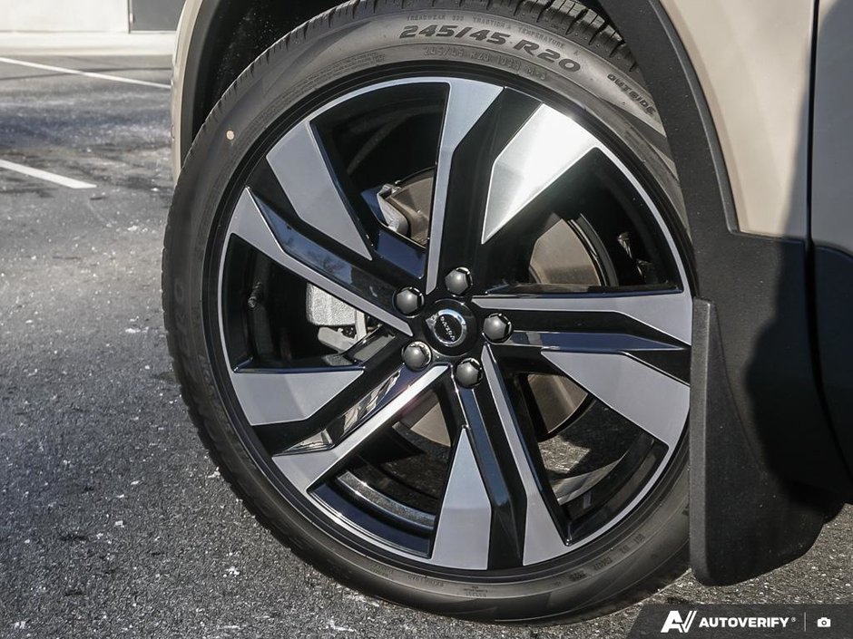 2026 Volvo XC40 Ultra (Dark Theme)-5