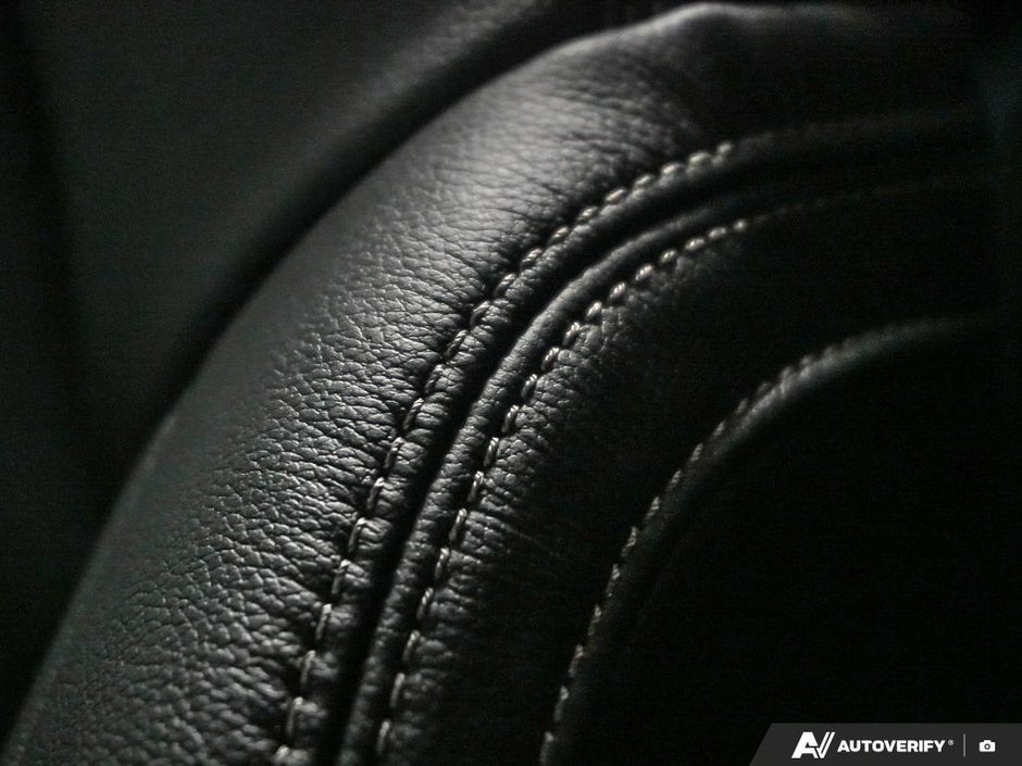 2026 Volvo XC40 Ultra (Dark Theme)-24