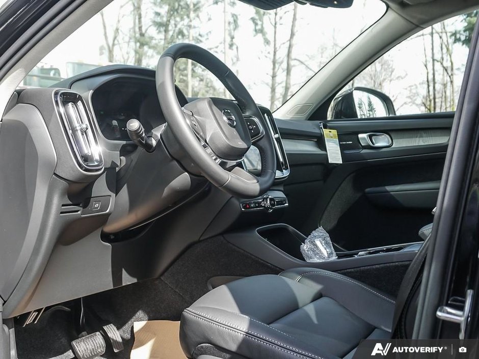 2026 Volvo XC40 Ultra (Dark Theme)-15