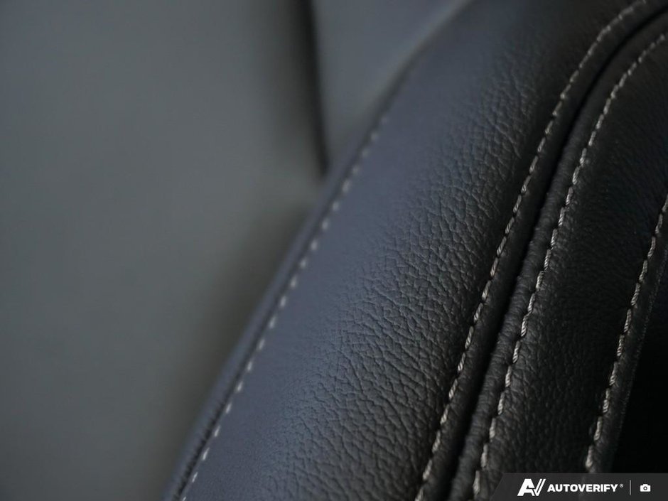 2026 Volvo XC40 Ultra (Dark Theme)-25