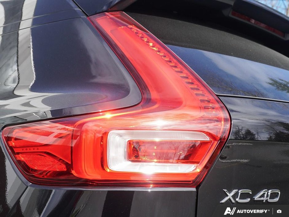 2026 Volvo XC40 Ultra (Dark Theme)-10