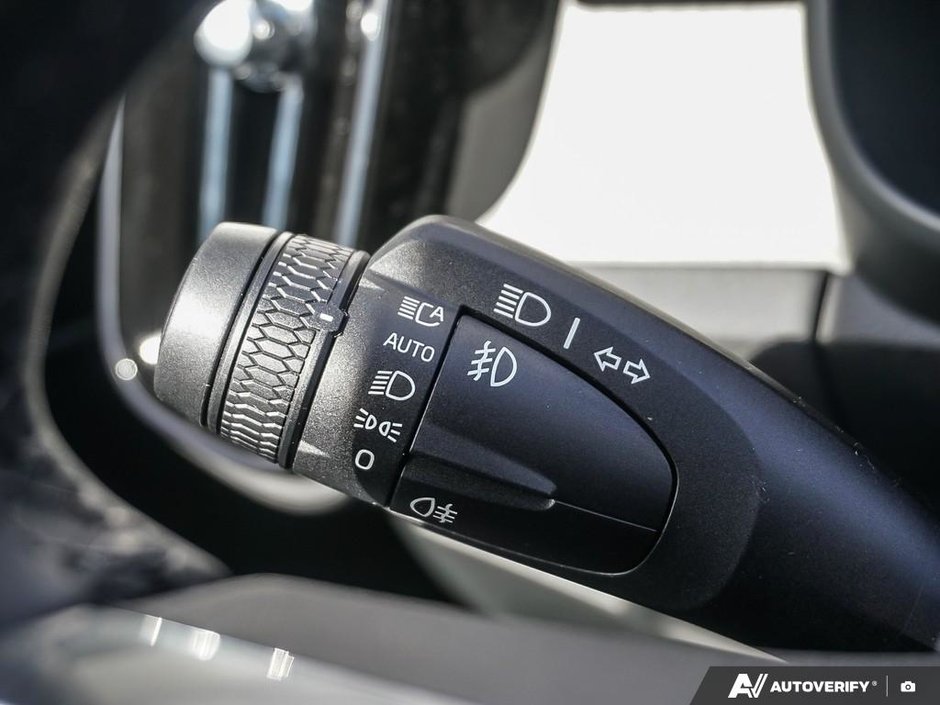 2026 Volvo XC40 Ultra (Dark Theme)-18