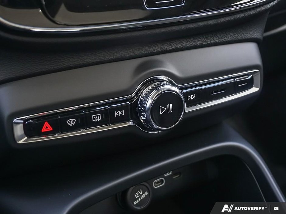 2026 Volvo XC40 Ultra (Dark Theme)-21