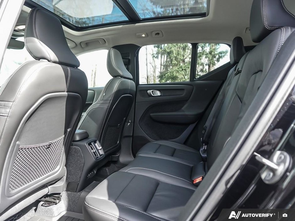 2026 Volvo XC40 Ultra (Dark Theme)-12